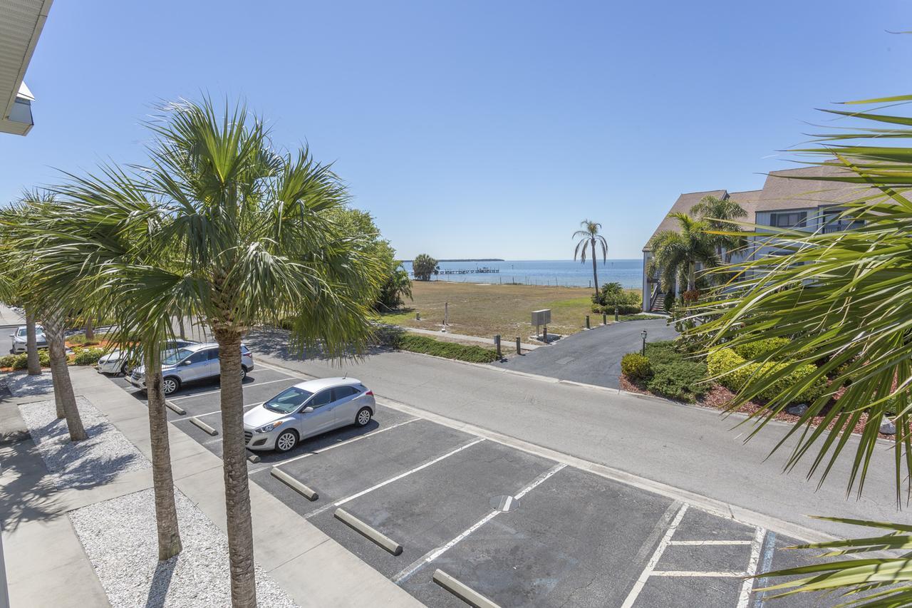 Tampa Bay, Step Away, Wifi, Free Parking,pools, Jacuzzi * Ruskin