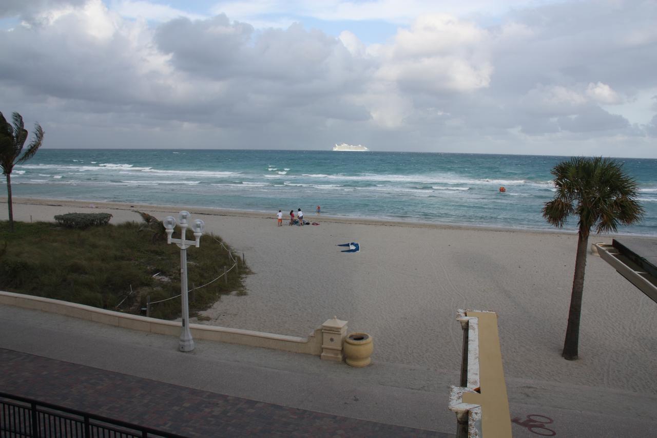 La Playa Front Apartment