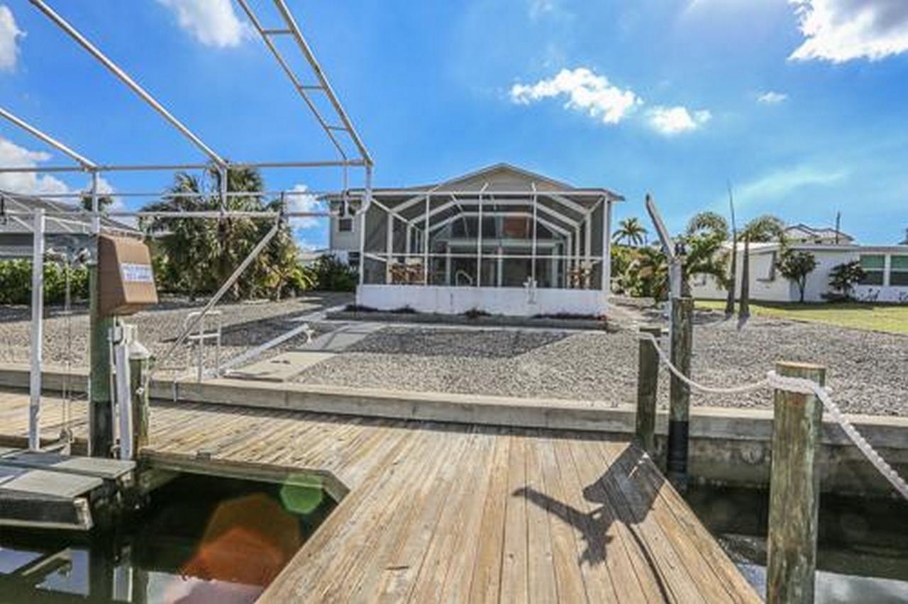 5211 Avenida Pescadora * Fort Myers Beach