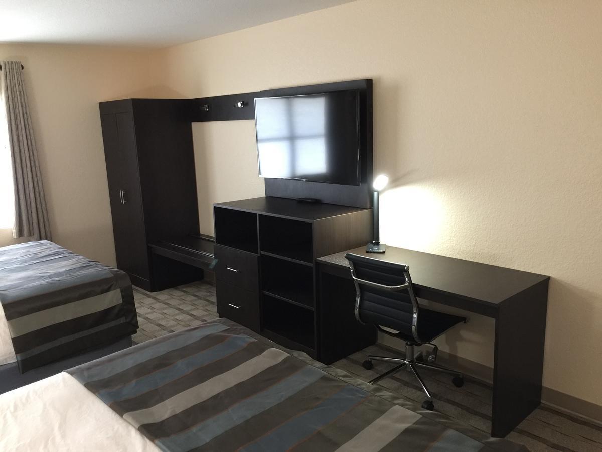 Baymont By Wyndham Punta Gorda/port Charlotte Hotel 2*