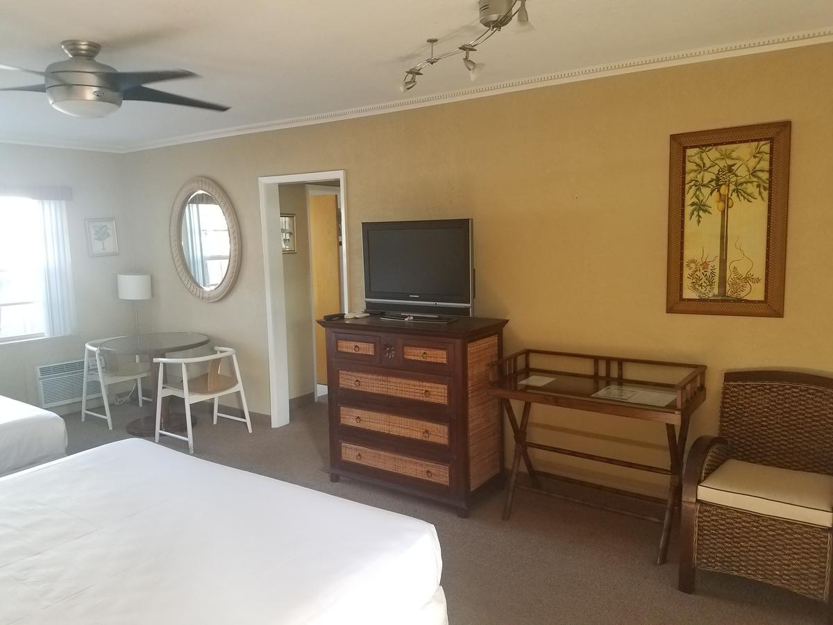 Lush Royale - All Male Gay A North Beach Village Hotel