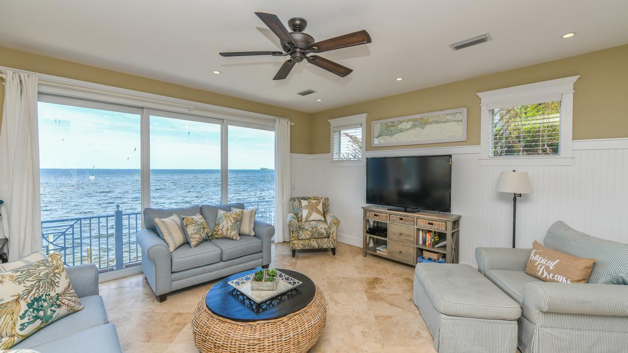 Bayfront Paradise * Holmes Beach