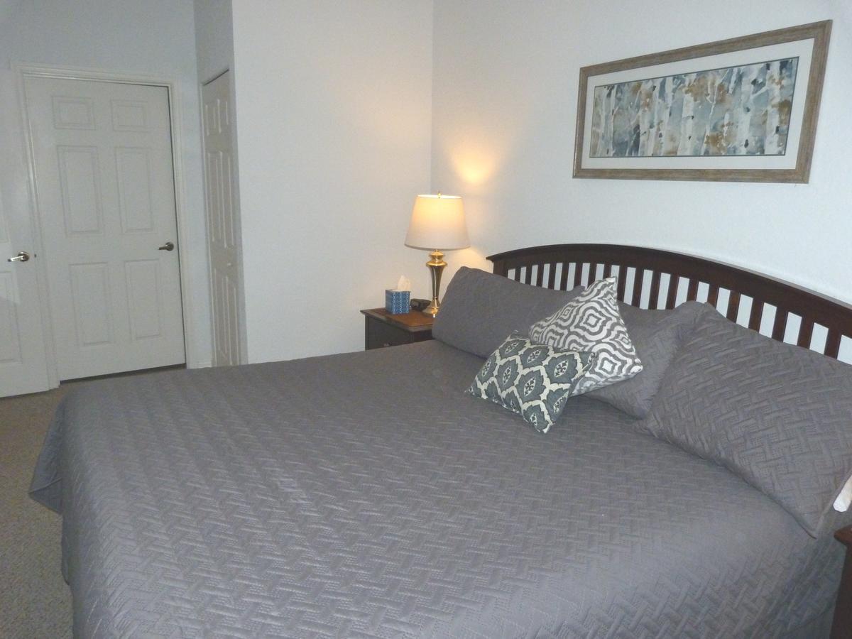 Lakeside Resort: Family-friendly Getaway Near Holiday home