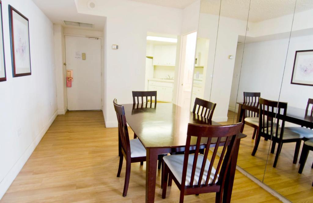 Apartment Four Ambassadors Apartments Miami