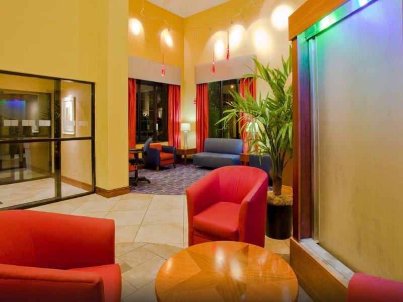 Express & - Nearest Universal By Ihg Hotel