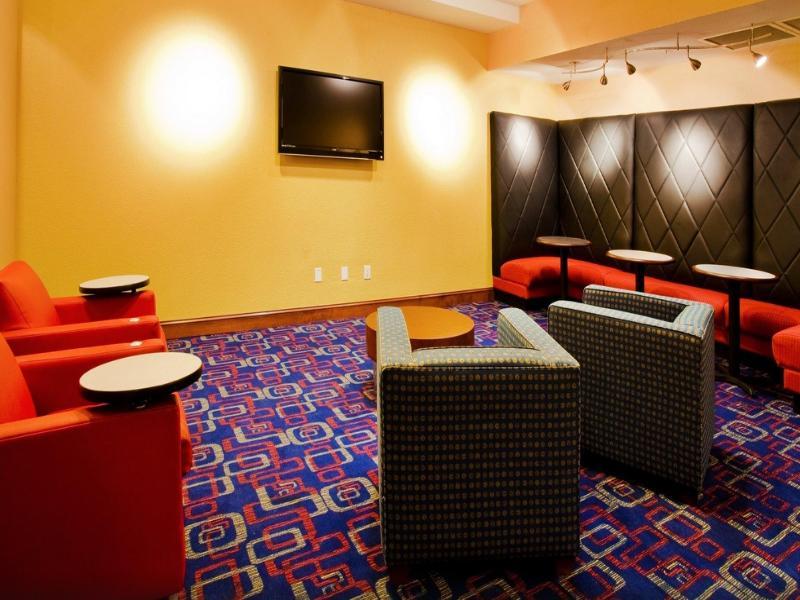 Express & - Nearest Universal By Ihg Hotel 3*