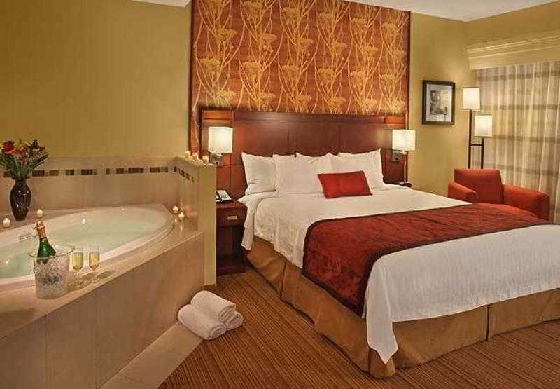Courtyard By Marriott Hotel