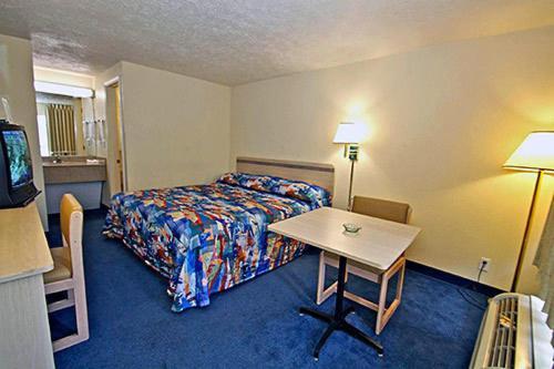 Knights Airport Motel