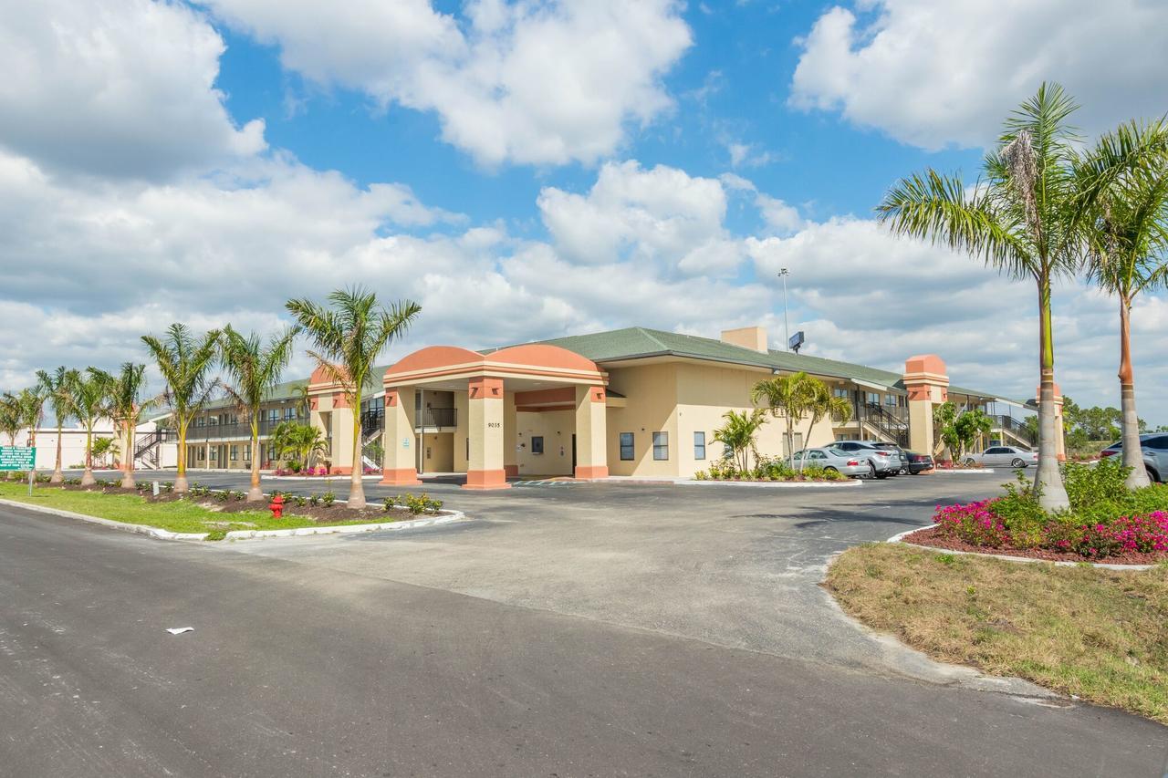 Baymont By Wyndham Punta Gorda/port Charlotte 2*