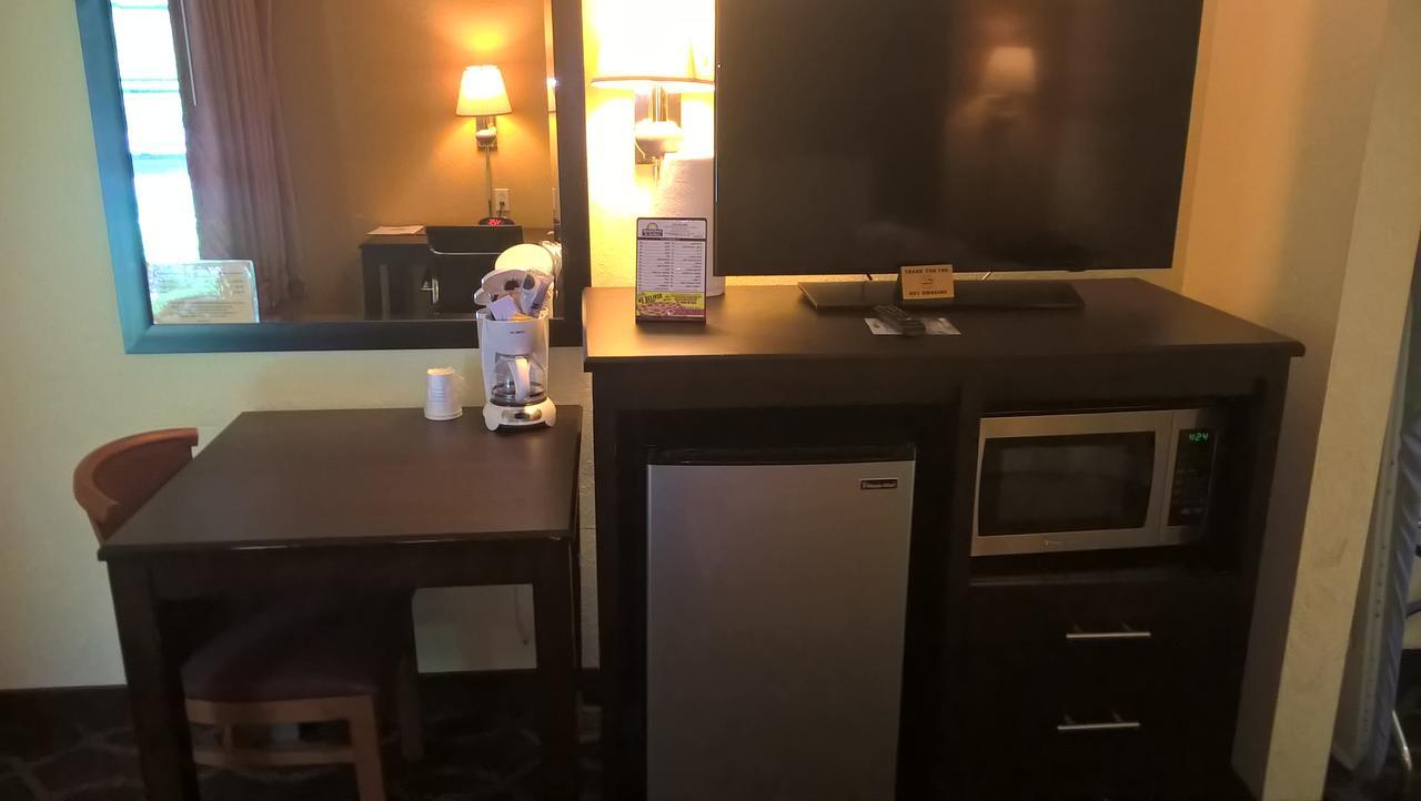 Days & By Wyndham Hotel