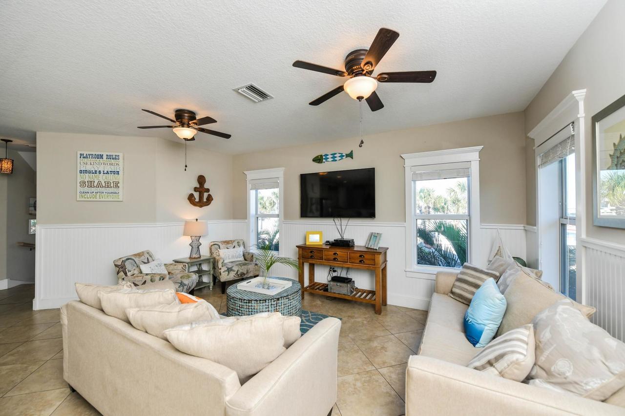 Holiday home Nautical Tides *