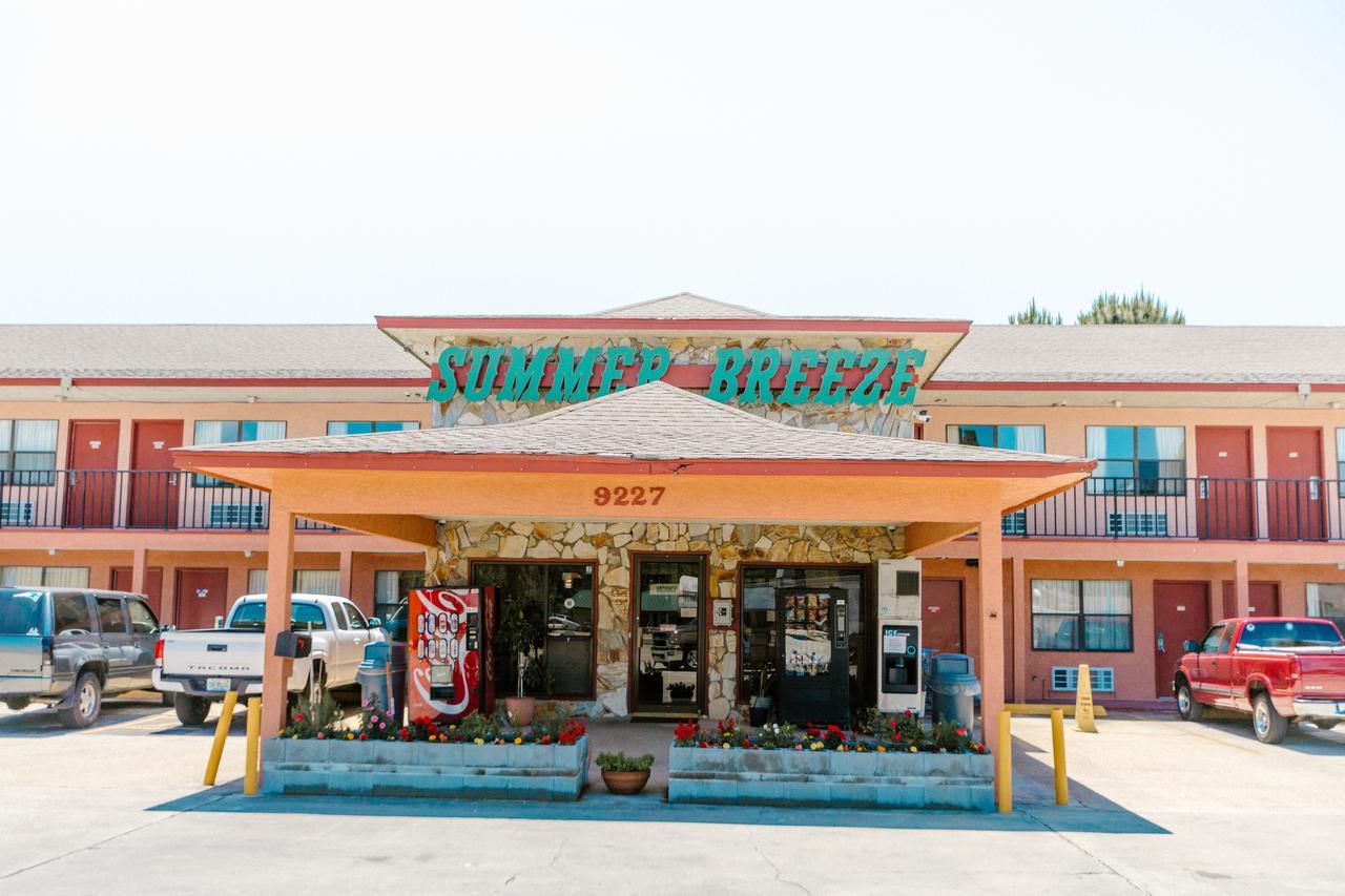 Summer Breeze Motel 2*