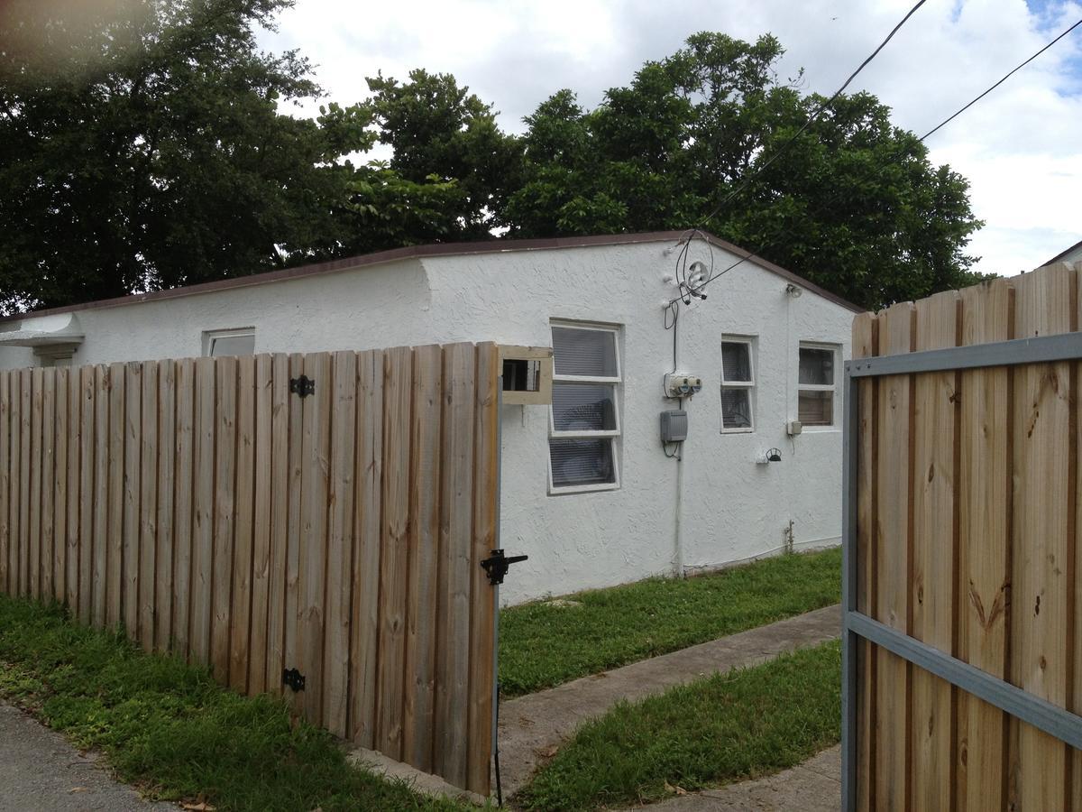Wow! Private Bungalow Close To Beach Holiday home Dania Beach
