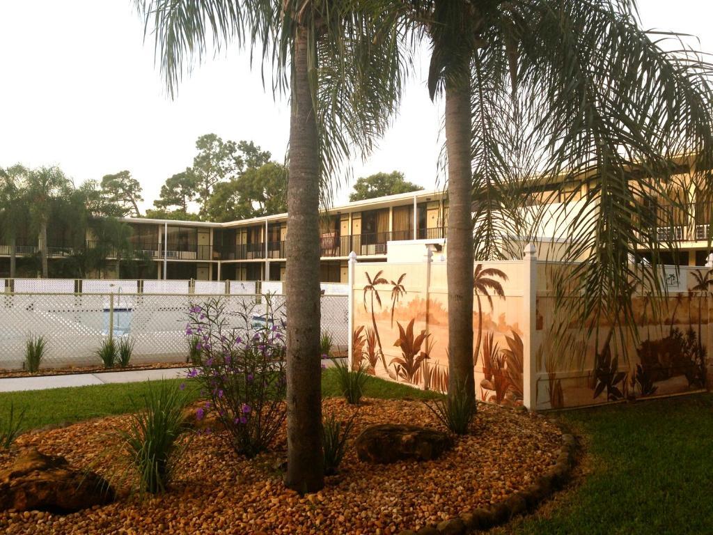 At - Pierce 3* Fort Pierce