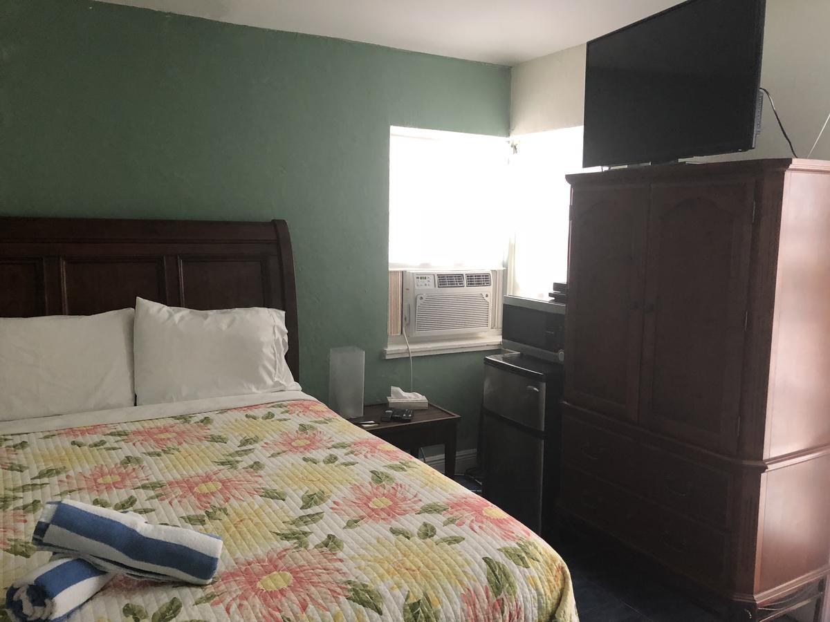 Inn Calypso Wilton Gay Male Wilton Manors