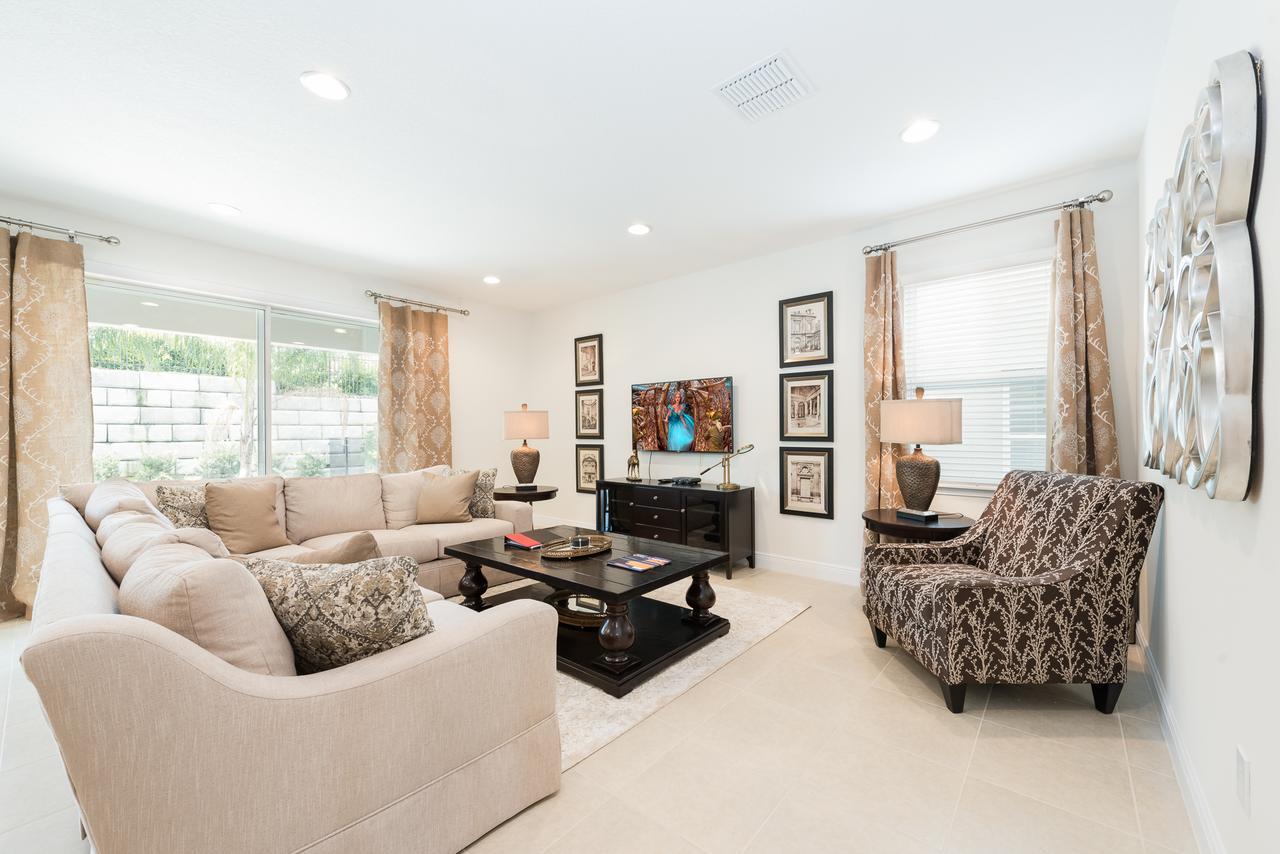 Cozy By Rentyl Near With Private Pool & Amenities - 340p Holiday home