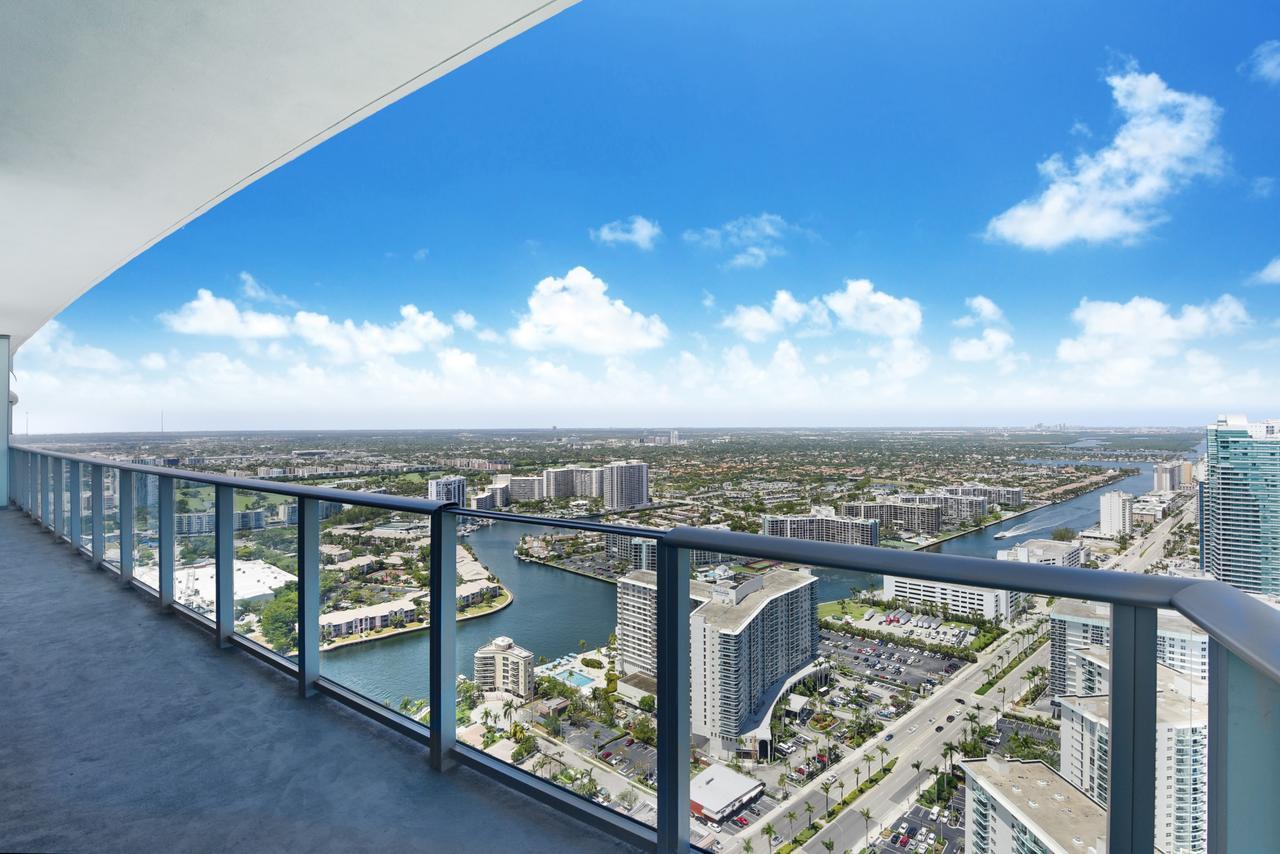 Contemporary Apartment Dania Beach