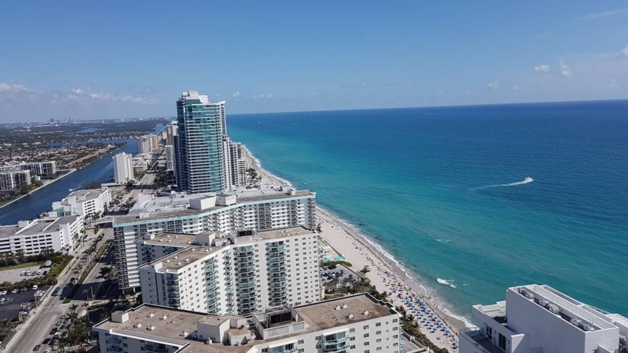 Contemporary Apartment Dania Beach