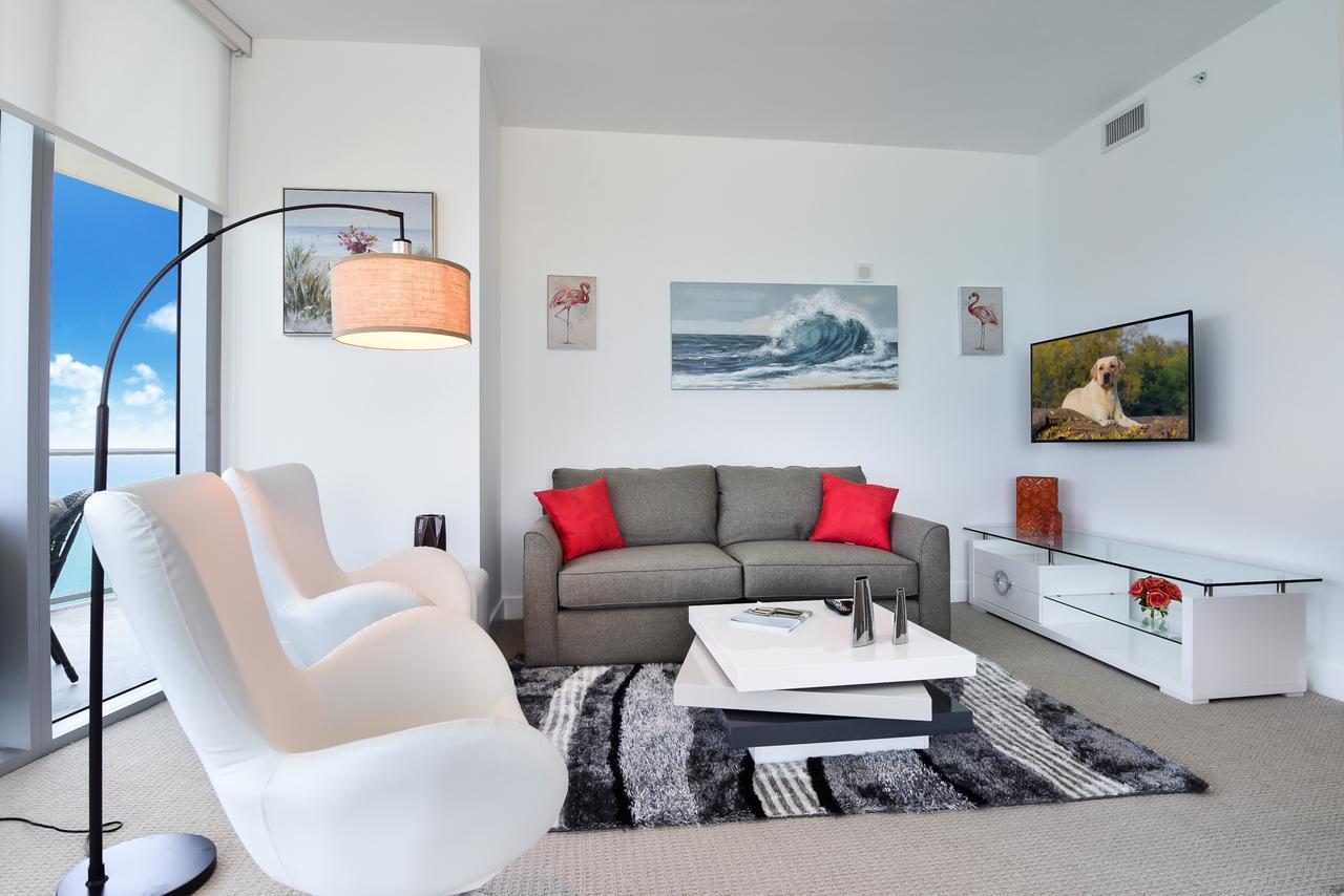 Contemporary Apartment Dania Beach