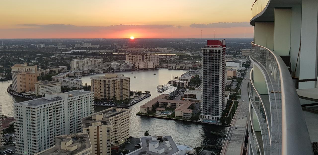 Contemporary Apartment Dania Beach