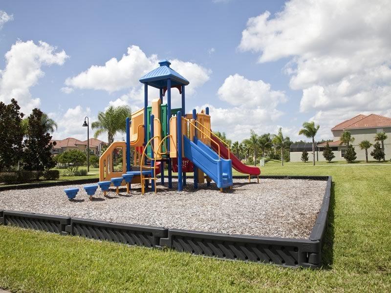 Gorgeous 4 Bed 3 Bath Town 5 Miles From Orlando