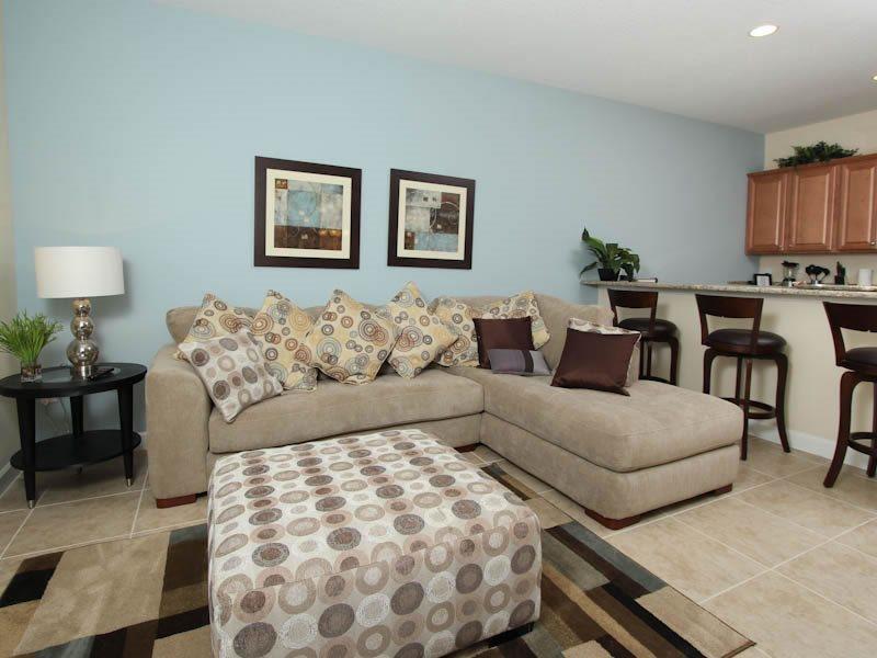 Gorgeous 4 Bed 3 Bath Town 5 Miles From Holiday home