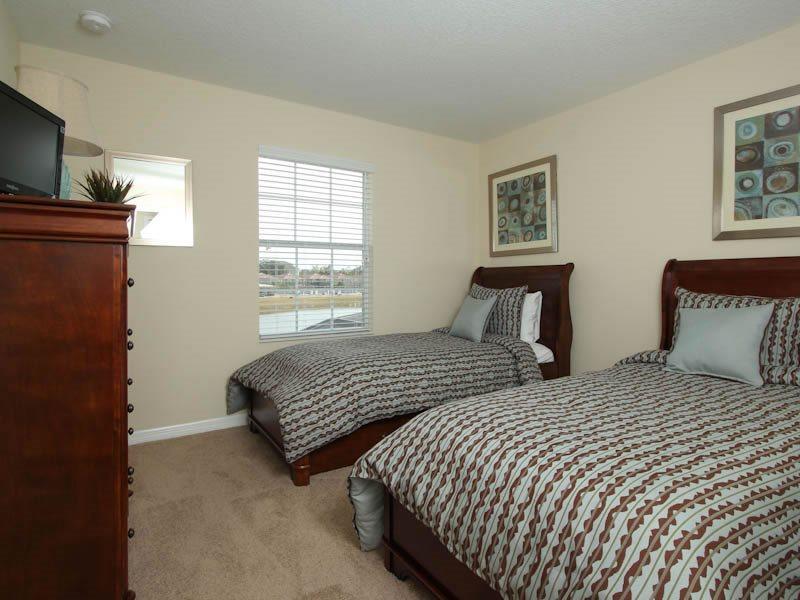 Gorgeous 4 Bed 3 Bath Town 5 Miles From * Orlando