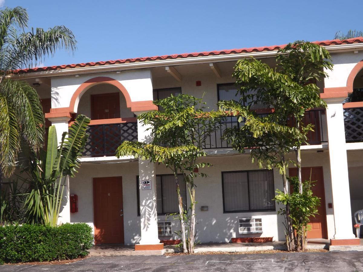 Palm Breeze Hotel Motel 3*