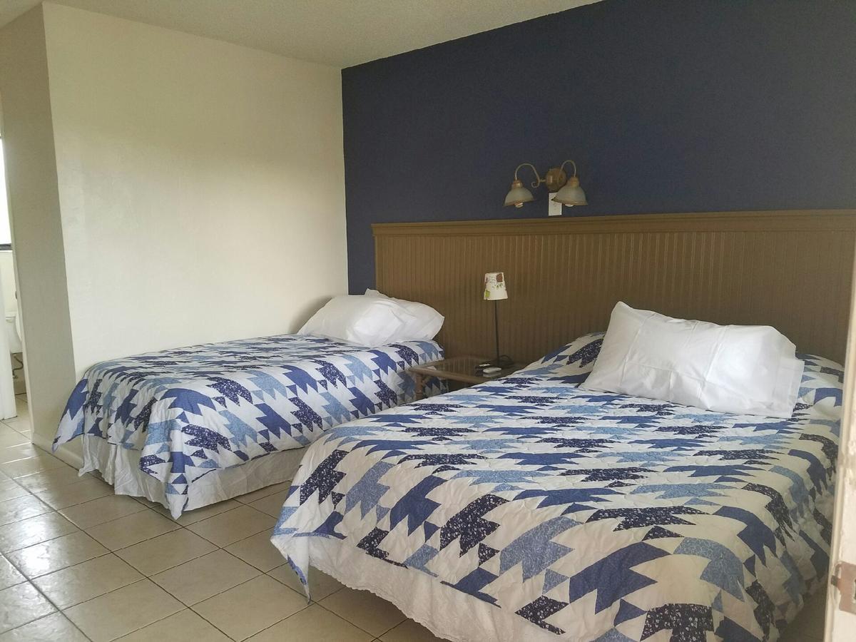 Palm Breeze Hotel Motel