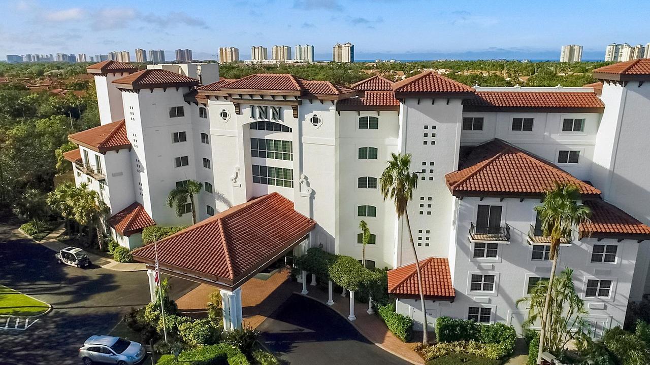 At Pelican Bay 4* Naples