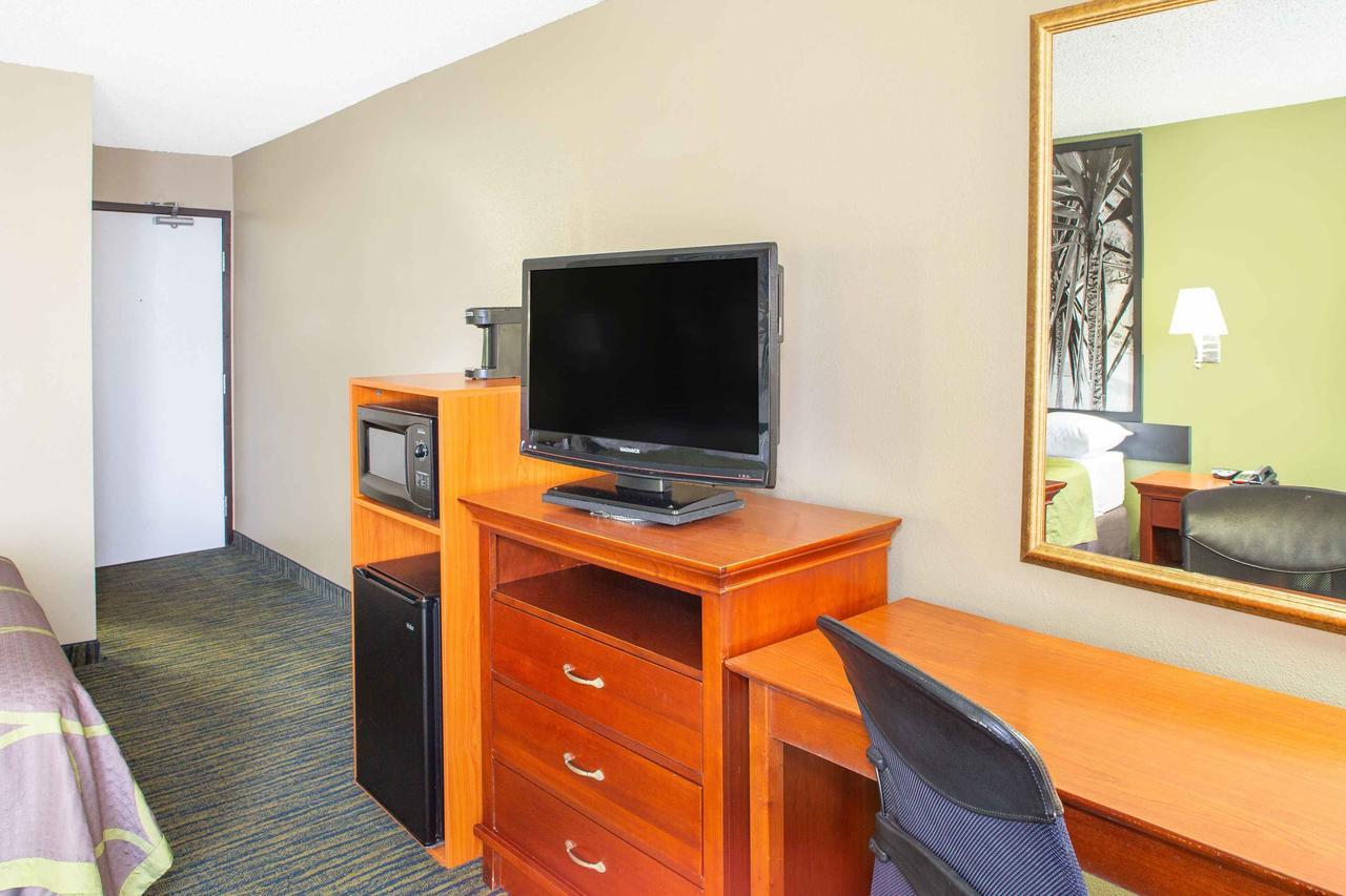 Hotel Super 8 By Wyndham 2*