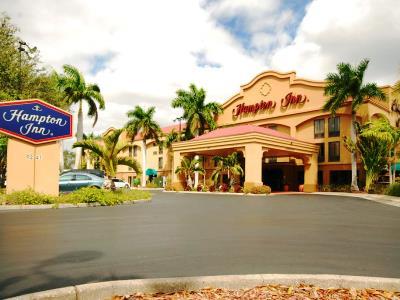 Hotel Hampton Myers-airport & I-75 3*