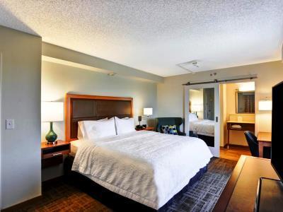 Hampton 4*