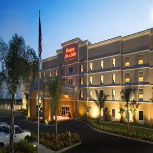 Hampton & Wales Hotel