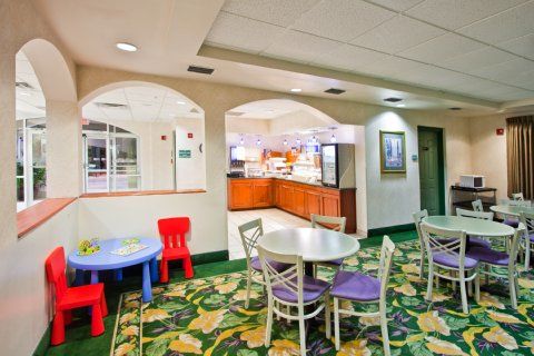 Express & Plant By Ihg Plant City