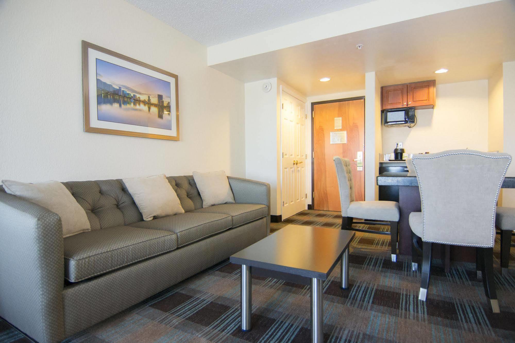 Wingate By Wyndham - International Airport- Free Hot Breakfast