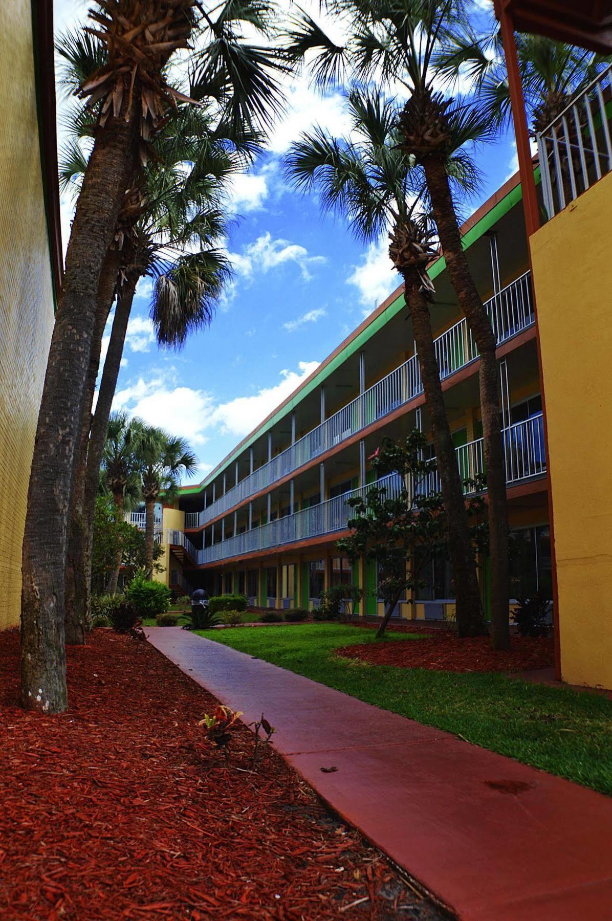 Roomba & At Old Town 2* Kissimmee