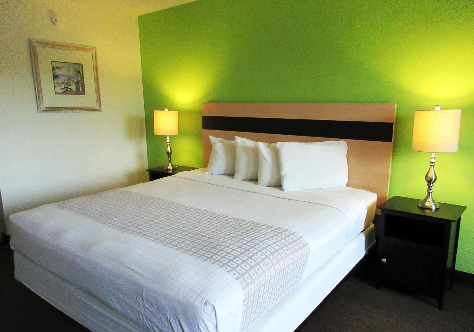 Roomba & At Old Town Hotel Kissimmee