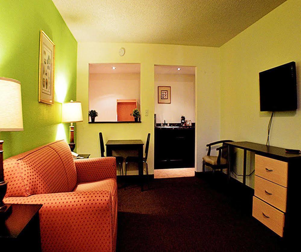 Hotel Roomba & At Old Town 2*
