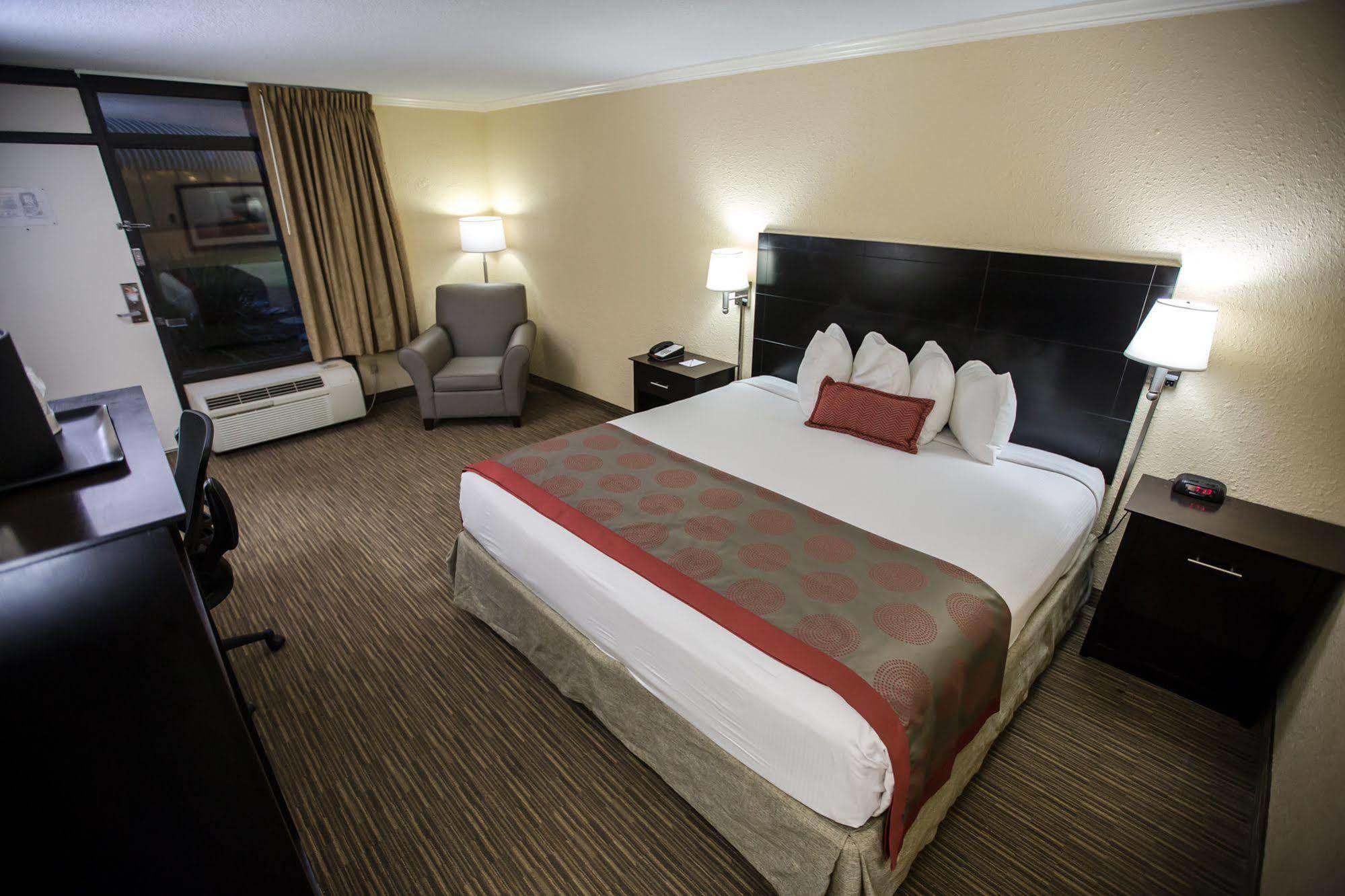Ramada By Wyndham & Conference Center Hotel