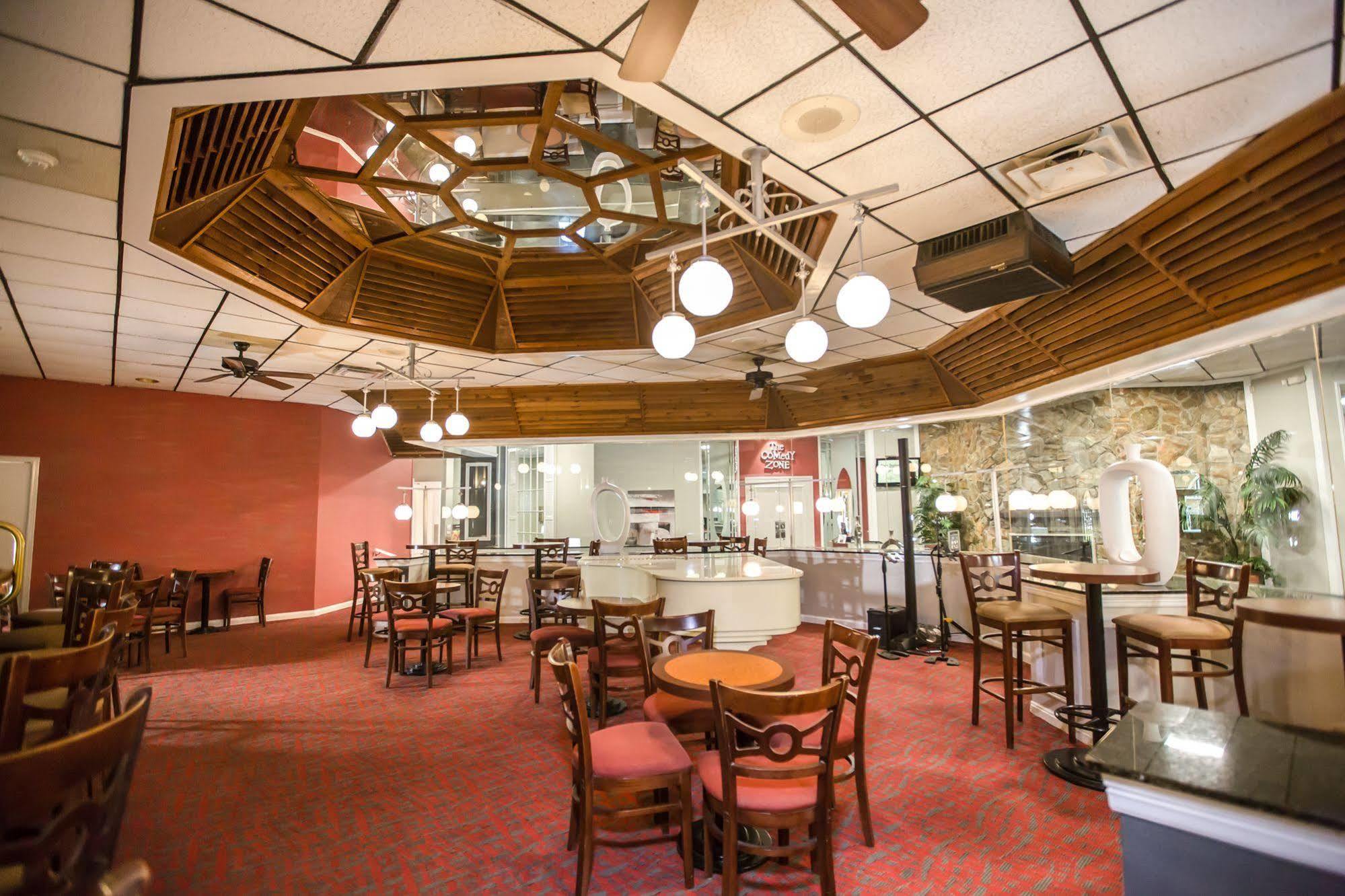 Hotel Ramada By Wyndham & Conference Center 3*