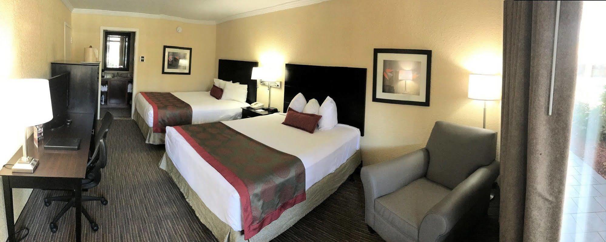 Ramada By Wyndham & Conference Center Hotel Jacksonville