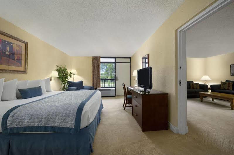 Hotel Ramada By Wyndham & Conference Center