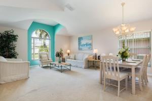 Hotel Oak Island Retreat