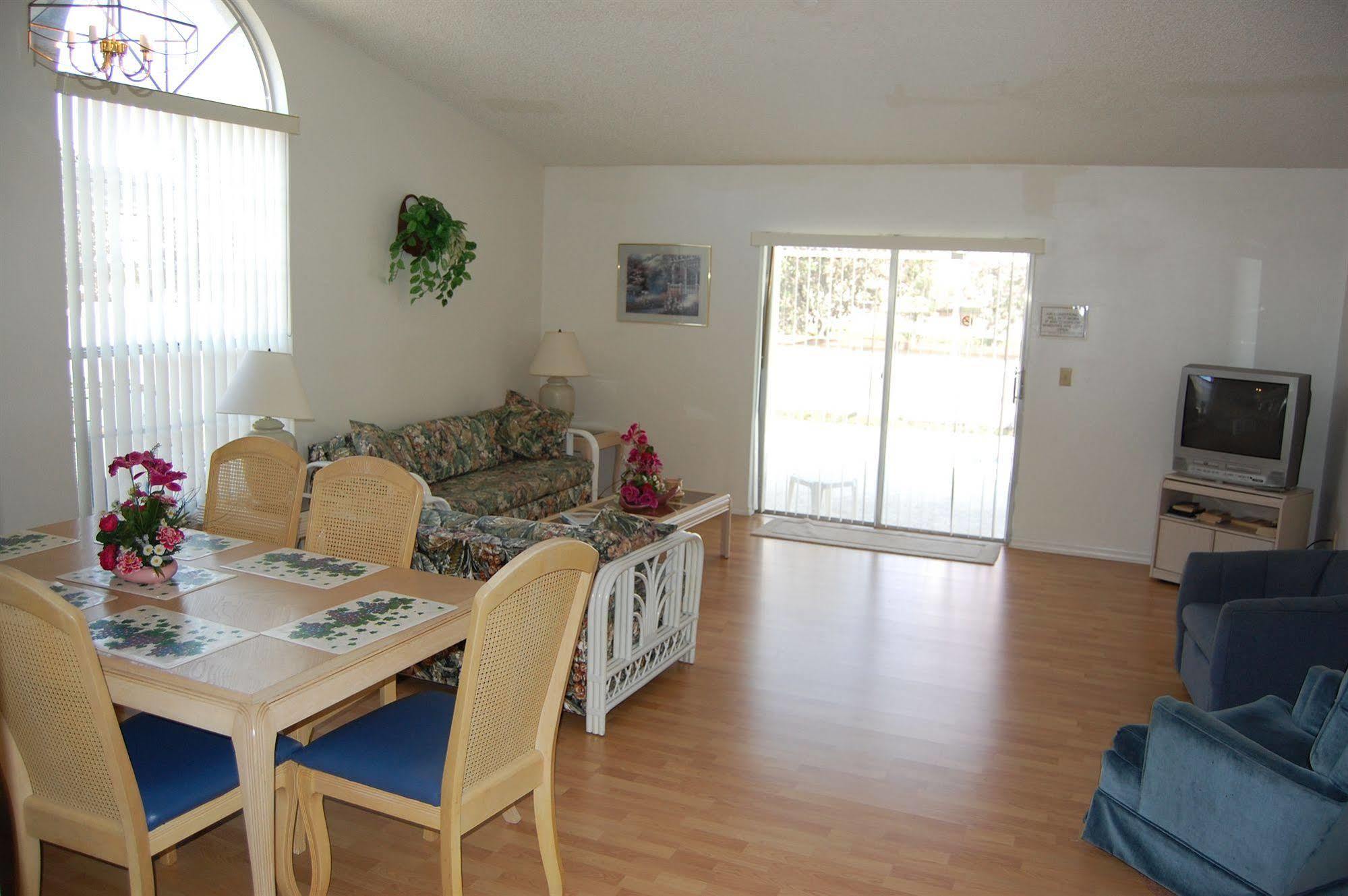 Laguna Villa *
