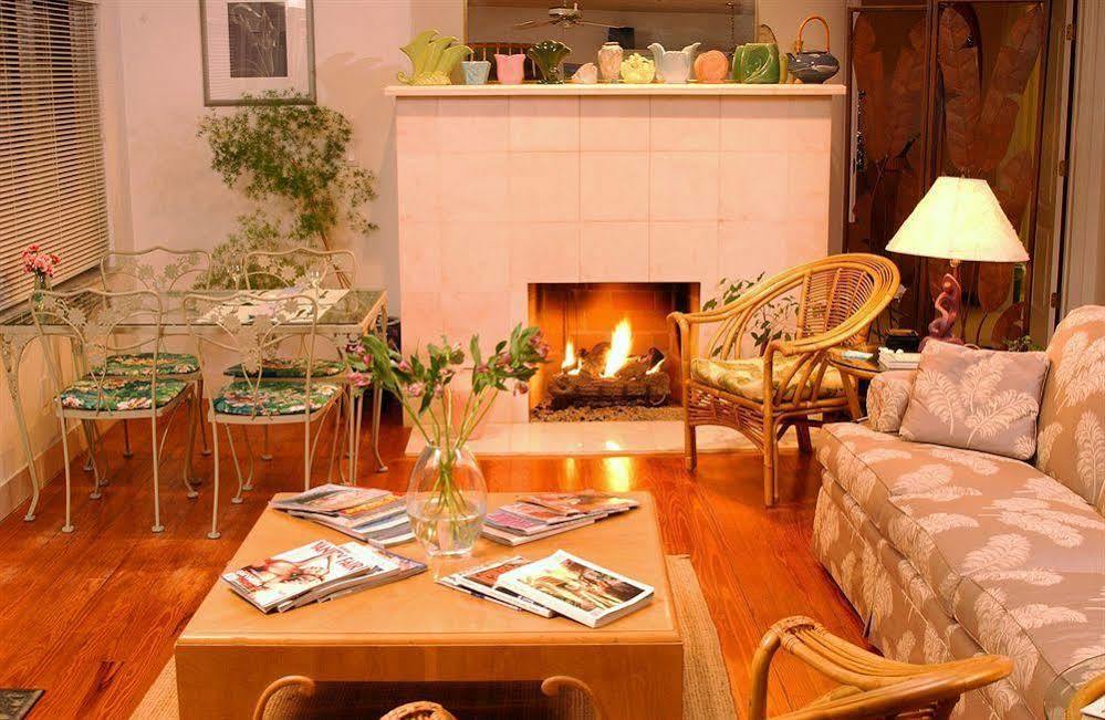 The White Orchid And Apartment *