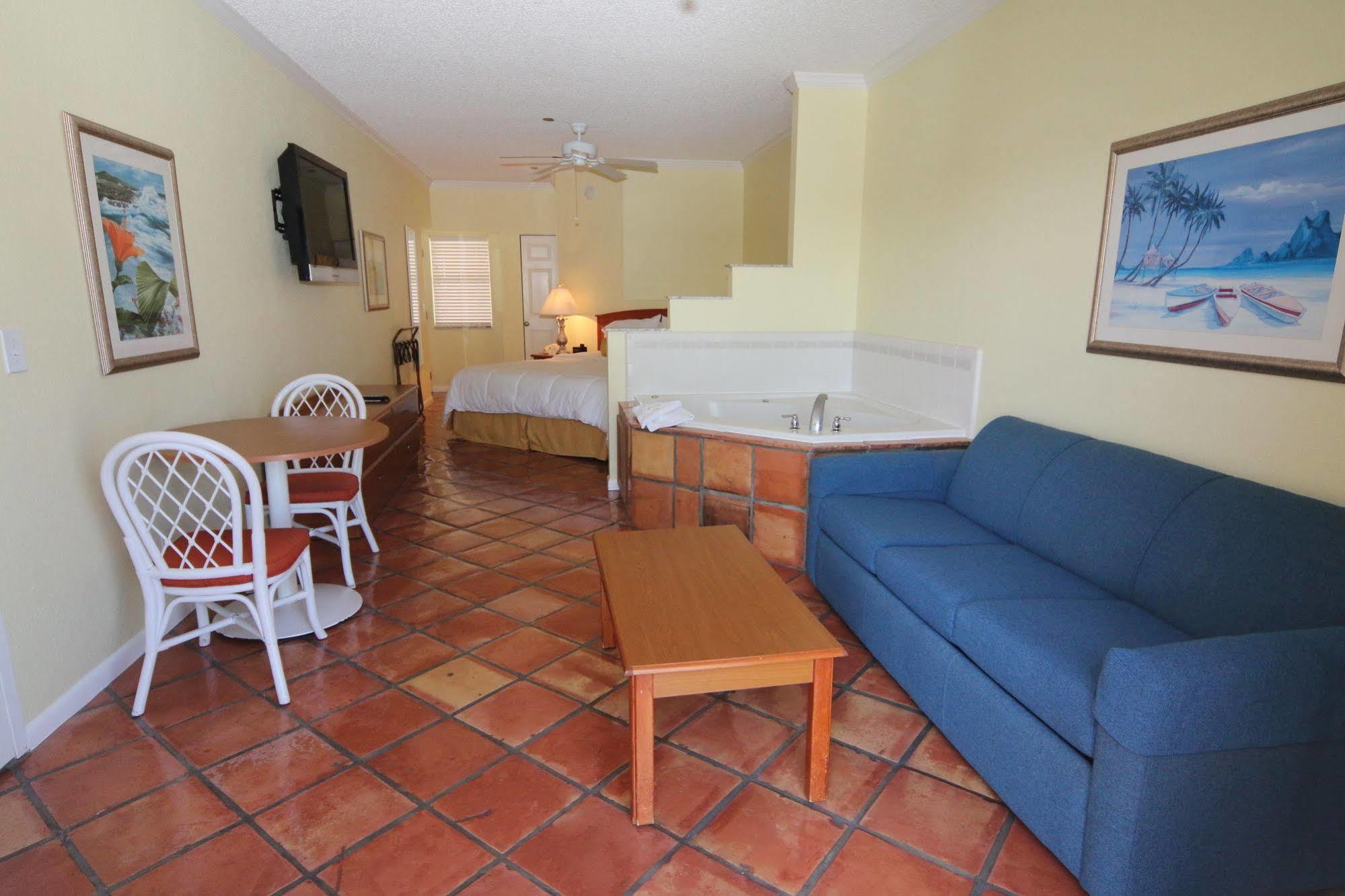 Waterfront Hotel 3*