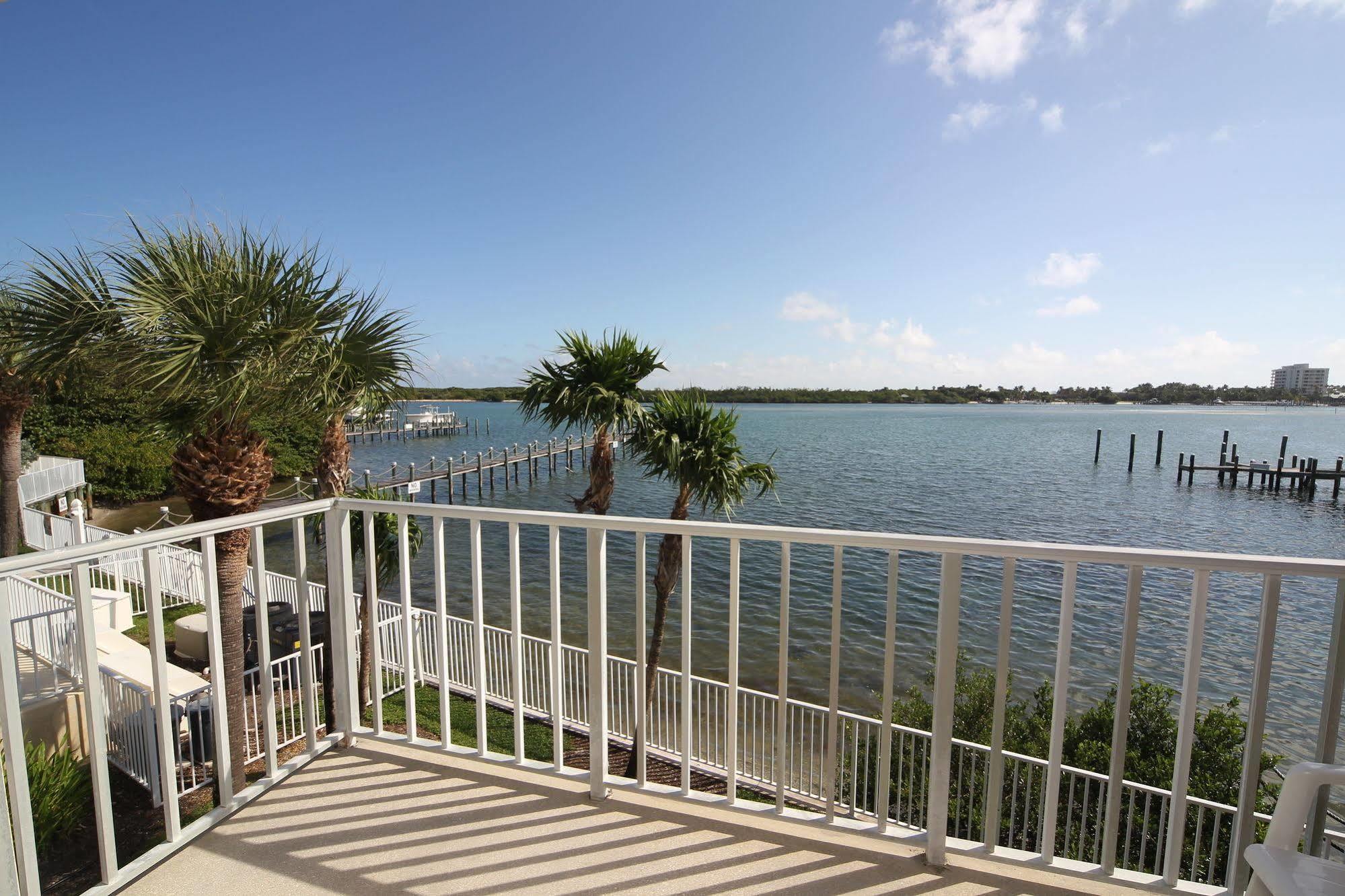 Waterfront 3*