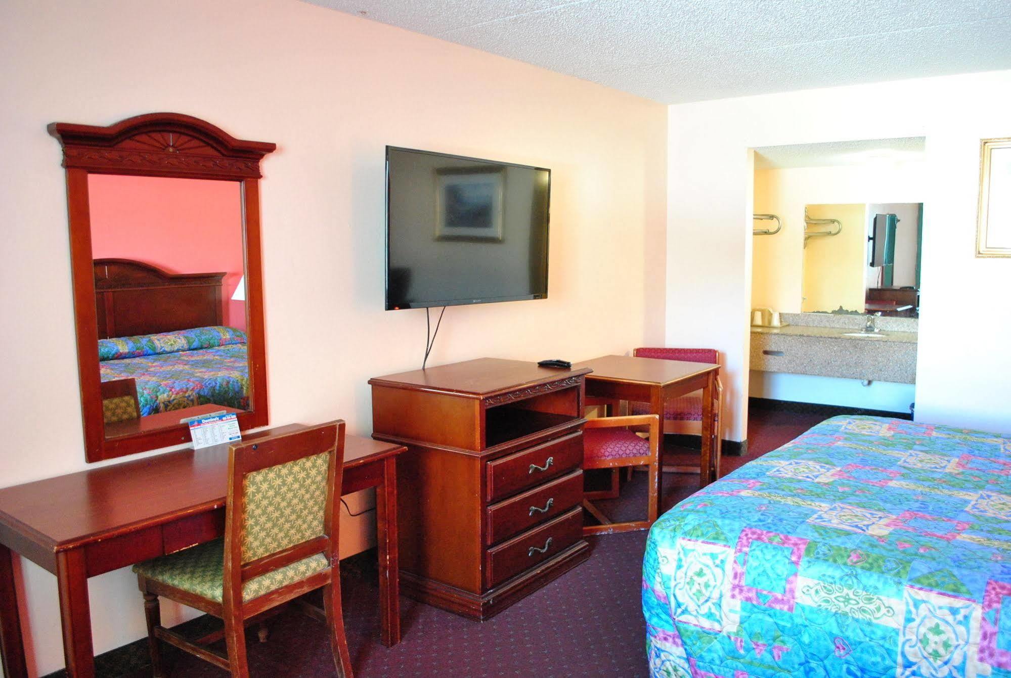 Coconut Grove Motor Hotel