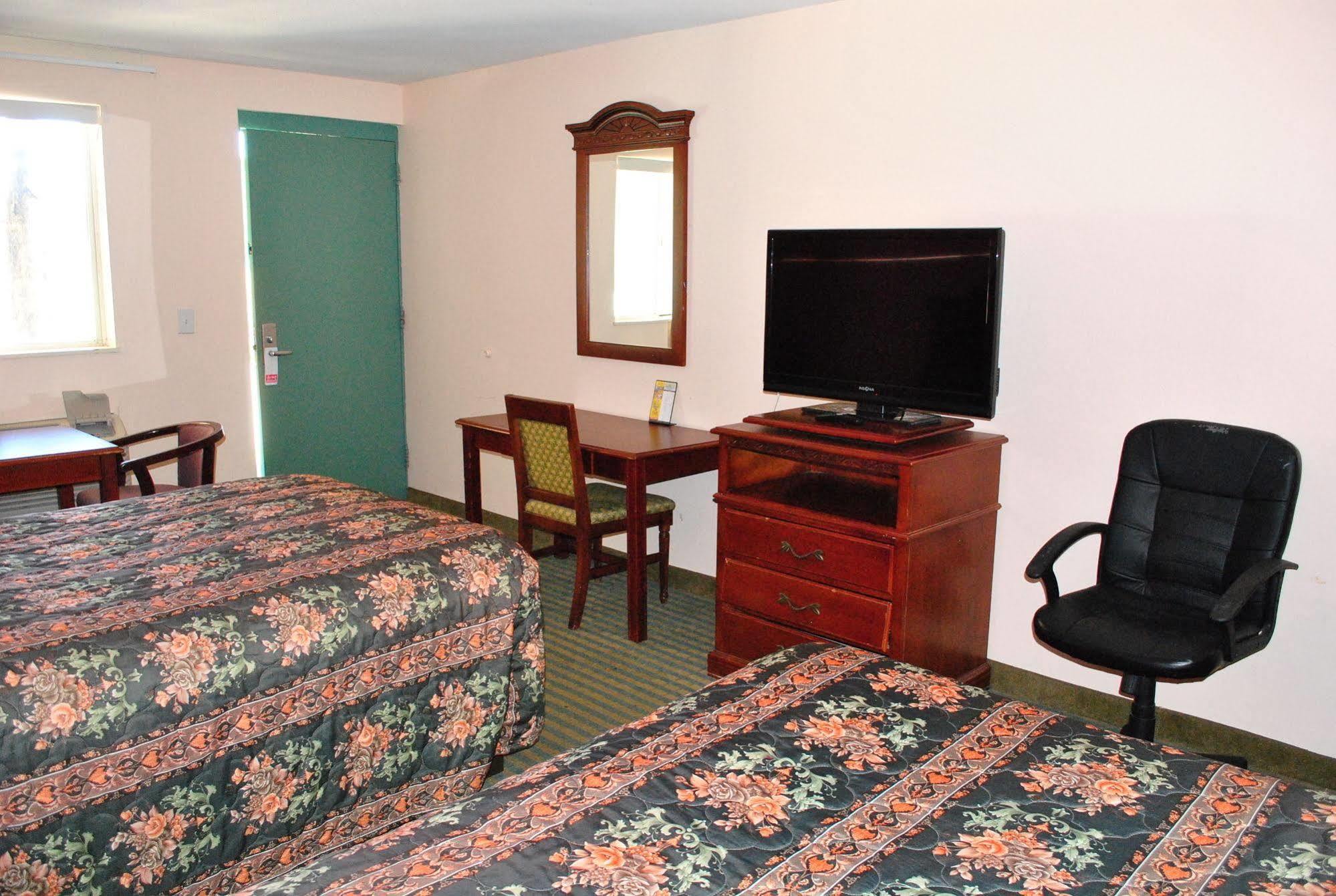 Coconut Grove Motor Hotel 2*